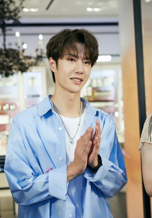 王一博恋情最新爆料图片,甜蜜瞬间引网友热议 第3张 王一博恋情最新爆料图片,甜蜜瞬间引网友热议 第3张